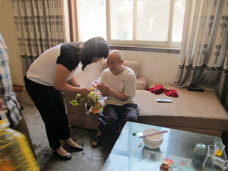 益和熱力公司端午節(jié)開展“送溫暖、獻(xiàn)愛心”活動(dòng)