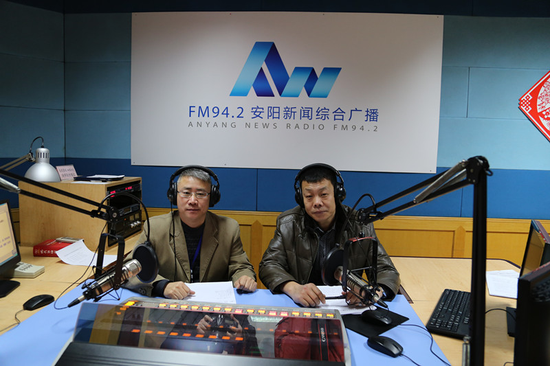 益和熱力公司董事長、總經(jīng)理?xiàng)钣婪逶谖沂芯W(wǎng)上市民之家與廣大用戶群眾及網(wǎng)友進(jìn)行了在線交流溝通