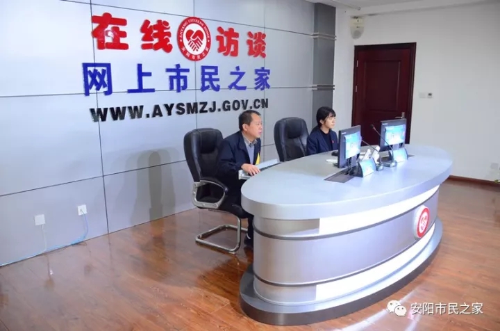 公司董事長、總經(jīng)理?xiàng)钣婪遄隹汀对诰€訪談》欄目